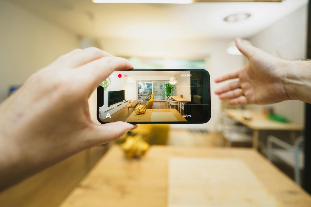 La vidéo permet de capter l’œil, susciter l’émotion et créer un lien plus direct avec les futurs acheteurs ou vendeurs.